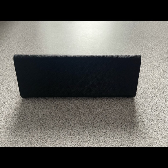 Karen Kane Black Eyeglass/Sunglass Case - Picture 2 of 8